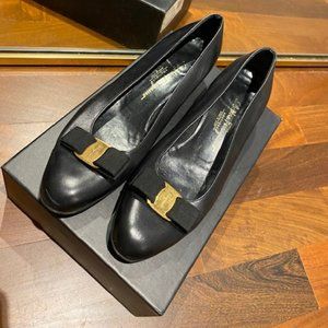 Classic Black Ferragamo flats pumps 9.5B